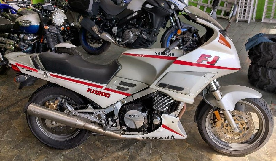 1989 Yamaha FJ1200 Vintage Superbike « John E Harvey's Gasoline Alley